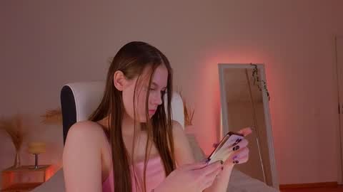 Snapshot of mol1y_kitten chatting on December 10, 2024, 12:28 am Molly online show from December 10, 2024, 12:28 am