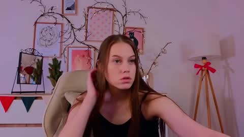 Snapshot of mol1y_kitten chatting on January 9, 2025, 12:46 am Molly online show from January 9, 2025, 12:46 am