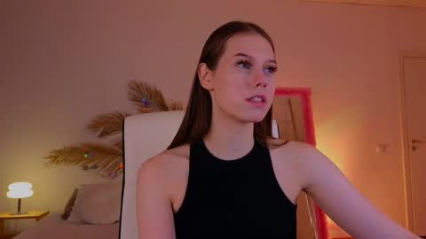 Snapshot of mol1y_kitten chatting on February 13, 2025, 9:27 pm Molly online show from February 13, 2025, 9:27 pm