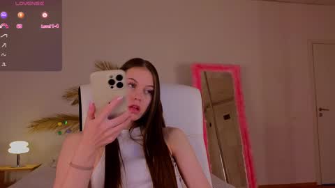Snapshot of mol1y_kitten chatting on February 26, 2025, 1:00 am Molly online show from February 26, 2025, 1:00 am