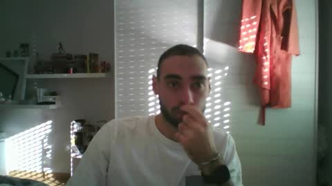 mollo20 online show from October 27, 2025, 1:59 pm