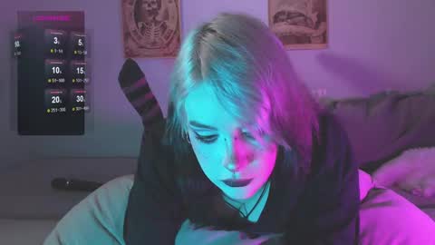 Molly Crow online show from December 16, 2024, 9:52 pm