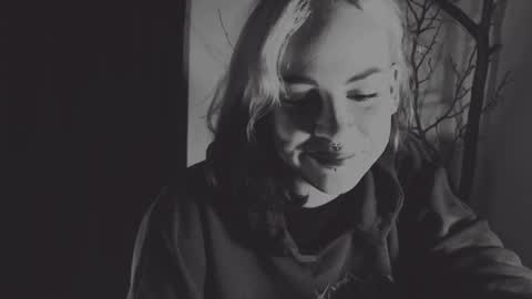 Molly Crow online show from January 24, 2025, 10:41 pm