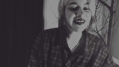 Molly Crow online show from January 25, 2025, 11:43 pm