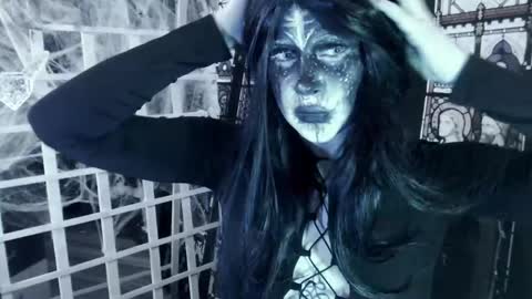 Molly Crow online show from April 3, 2026, 12:08 am