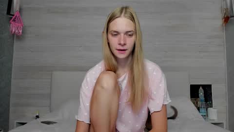 Molly Hunt online show from September 29, 2025, 4:17 am