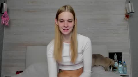 Molly Hunt online show from October 20, 2025, 3:18 am