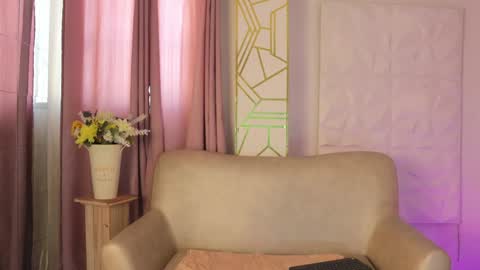   MOLLY   online show from December 4, 2024, 4:49 pm