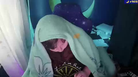 molly_moons online show from October 14, 2025, 4:41 pm