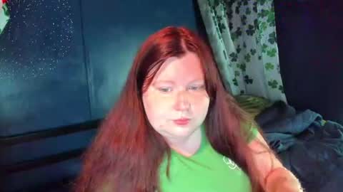Snapshot of molly_moons chatting on July 10, 2026, 6:10 pm molly_moons online show from July 10, 2026, 6:10 pm