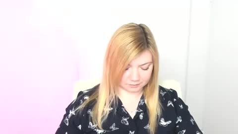 Molly online show from March 12, 2025, 1:19 pm