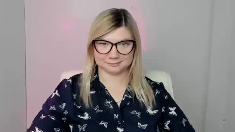 Molly online show from October 8, 2025, 6:16 pm