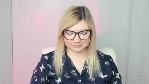 Molly online show from November 4, 2025, 1:10 pm