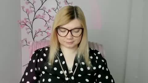 Molly online show from April 21, 2026, 11:38 am