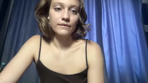 molly_poly online show from November 22, 2025, 11:42 am