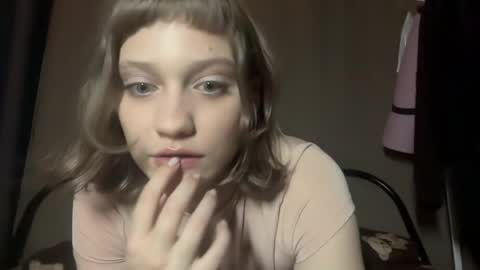 molly_poly online show from April 18, 2026, 6:12 pm