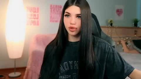 Snapshot of molly_rettyy chatting on May 18, 2026, 3:46 am Molly online show from May 18, 2026, 3:46 am