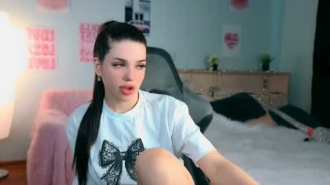 Snapshot of molly_rettyy chatting on June 16, 2026, 4:15 am Molly online show from June 16, 2026, 4:15 am