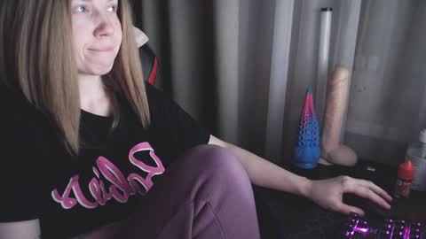 I have new photos come and see with love Molly online show from February 5, 2025, 8:25 pm