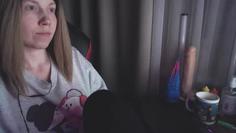 I have new photos come and see with love Molly online show from March 12, 2025, 5:28 pm