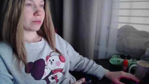 I have new photos come and see with love Molly online show from November 10, 2025, 6:45 am