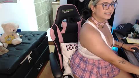 Molly online show from September 18, 2025, 6:26 am