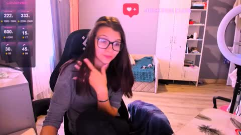  KIRA  online show from September 10, 2025, 2:33 am