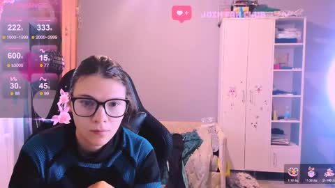  KIRA  online show from November 1, 2025, 2:13 am