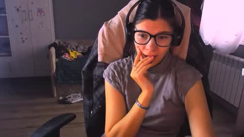  KIRA  online show from December 4, 2025, 5:06 am