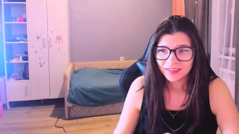  KIRA  online show from January 12, 2026, 1:22 am