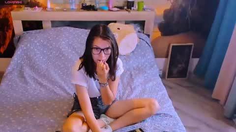 Snapshot of mollylollipop20 chatting on July 8, 2026, 2:16 am KIRA online show from July 8, 2026, 2:16 am