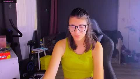 Snapshot of mollylollipop20 chatting on August 4, 2026, 3:43 am KIRA online show from August 4, 2026, 3:43 am