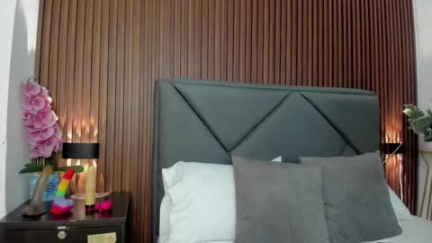 mollylove_ online show from March 12, 2026, 7:20 pm