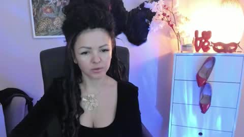 Snapshot of mollymoon40 chatting on February 9, 2026, 7:45 am Molly online show from February 9, 2026, 7:45 am