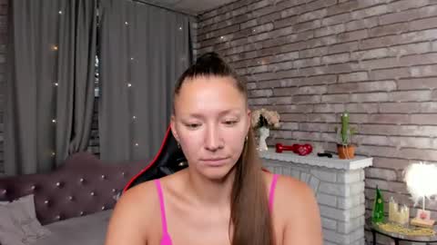 hi im Molly heregreat boobs big heart  warm pussy  online show from July 18, 2026, 12:37 am