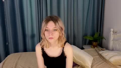 Snapshot of mollysally chatting on April 3, 2026, 4:10 am mollysally online show from April 3, 2026, 4:10 am