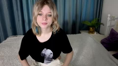 Snapshot of mollysally chatting on April 13, 2026, 3:01 am mollysally online show from April 13, 2026, 3:01 am