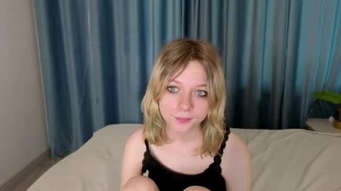 Snapshot of mollysally chatting on April 24, 2026, 4:15 am mollysally online show from April 24, 2026, 4:15 am
