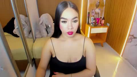 MOLLY online show from March 13, 2026, 12:12 pm