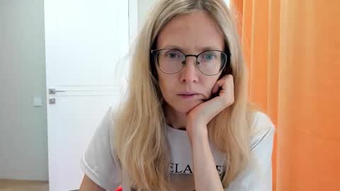 AngelMomm online show from September 17, 2025, 6:59 am