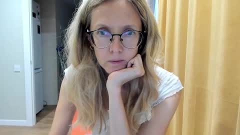 AngelMomm online show from October 9, 2025, 5:38 am