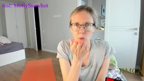 Snapshot of mollystory chatting on April 30, 2026, 3:57 am AngelMomm online show from April 30, 2026, 3:57 am