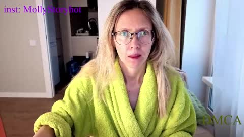 Snapshot of mollystory chatting on May 28, 2026, 2:42 am AngelMomm online show from May 28, 2026, 2:42 am