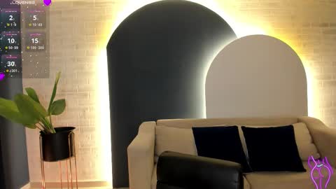 Molly Sunders online show from December 2, 2025, 8:59 pm