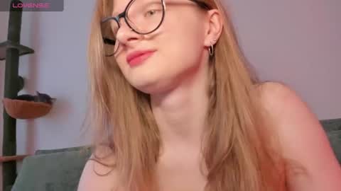 mollytucker online show from July 10, 2026, 2:19 pm