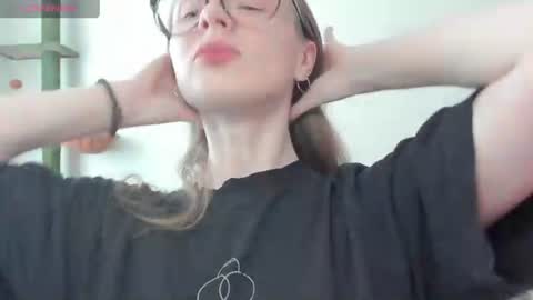 mollytucker online show from July 17, 2026, 2:34 pm