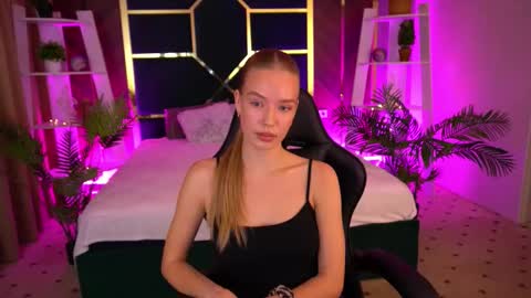 mollyymayy online show from December 3, 2025, 8:56 am