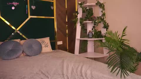 mollyymayy online show from March 2, 2026, 12:23 pm