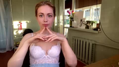 Snapshot of molyangel chatting on June 6, 2026, 3:39 pm Oksana online show from June 6, 2026, 3:39 pm