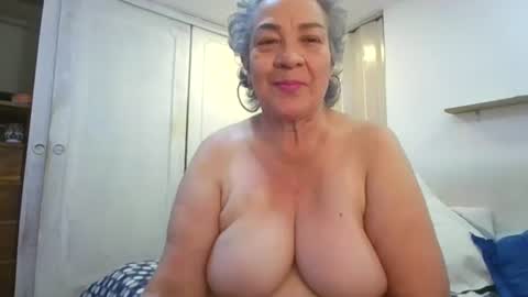 Snapshot of mom_is_wet chatting on June 21, 2026, 4:37 am nativa online show from June 21, 2026, 4:37 am
